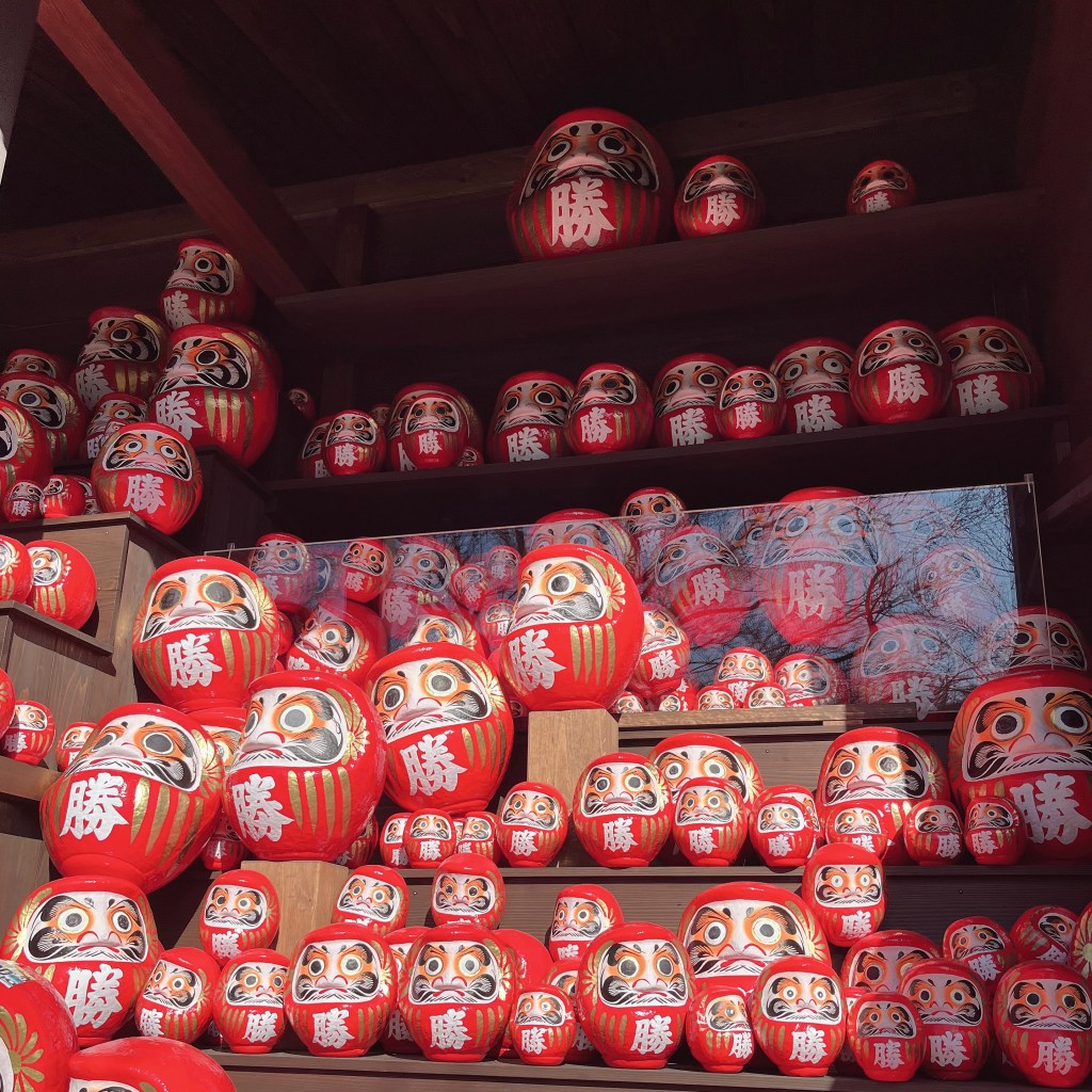 心願達成後將達摩放到達摩奉納架